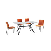 narančasta stolica opus za stolom