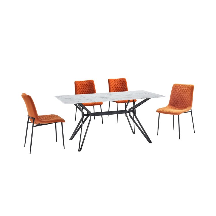 stol marbella u boji bijelog mramora s crnim nogama i narančastim stolicama