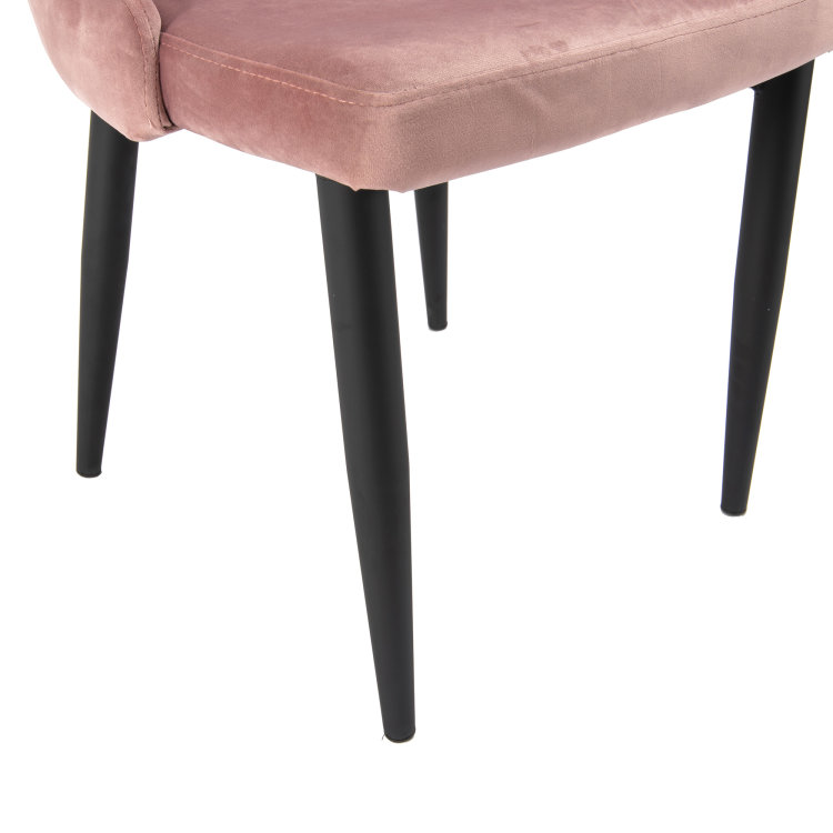 stolica Righelle od baršuna roza boje detalj nogica