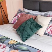tapecirani krevet Huston detalj s jastucima