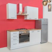 modularna kuhinja Eko White uz crveni zid