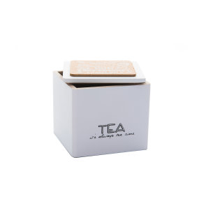 kutija za čaj elegantna bijela slikana na bijeloj pozadini