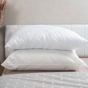 jastuk Standard slikan na krevetu