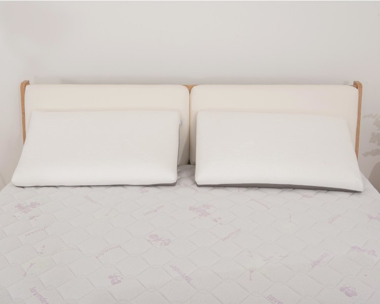 jastuk Memory Standard slikan na velikom krevetu