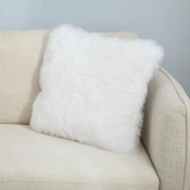 ukrasni jastuk A slikan na kauču