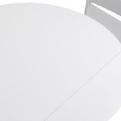 set stol i stolice bijele slikan detalj plohe stola