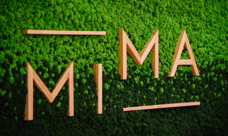 Zašto je Namještaj Mima salon namještaja po svačijoj mjeri? | Blog | Namještaj Mima Logotip Mima na zelenoj podlozi | Blog | Namještaj Mima